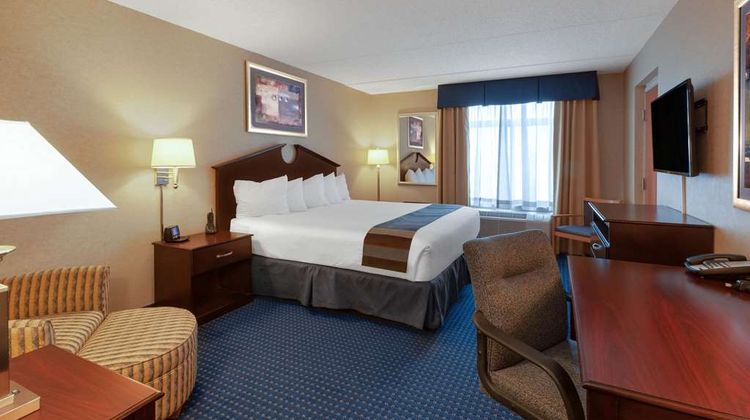Wingate by Wyndham Erie Room