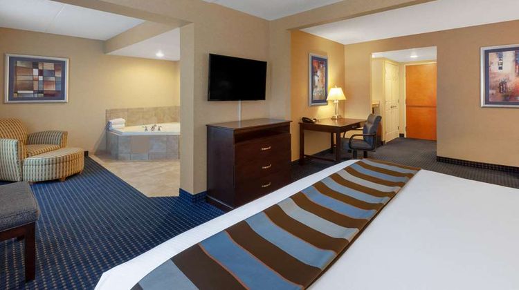 Wingate by Wyndham Erie Suite