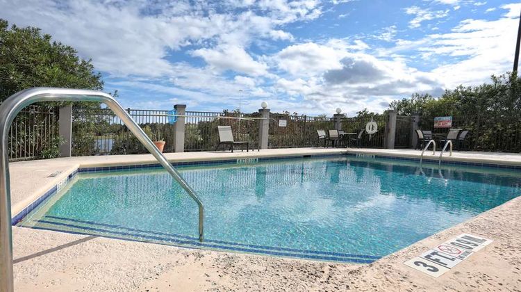 Wingate by Wyndham Savannah Airport Pool
