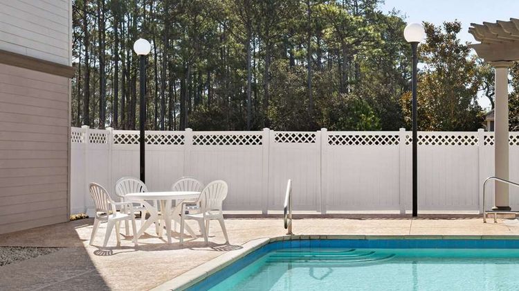 Wingate by Wyndham Southport Pool