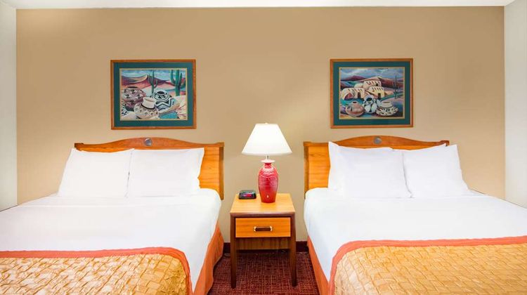 Hawthorn Suites by Wyndham Albuquerque Room