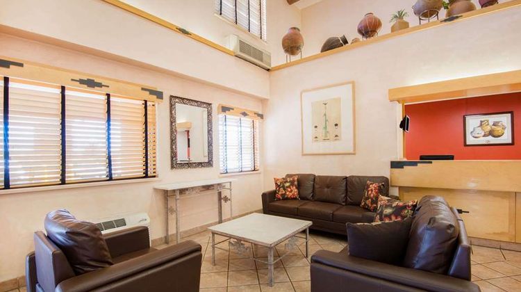 Hawthorn Suites by Wyndham Albuquerque Lobby