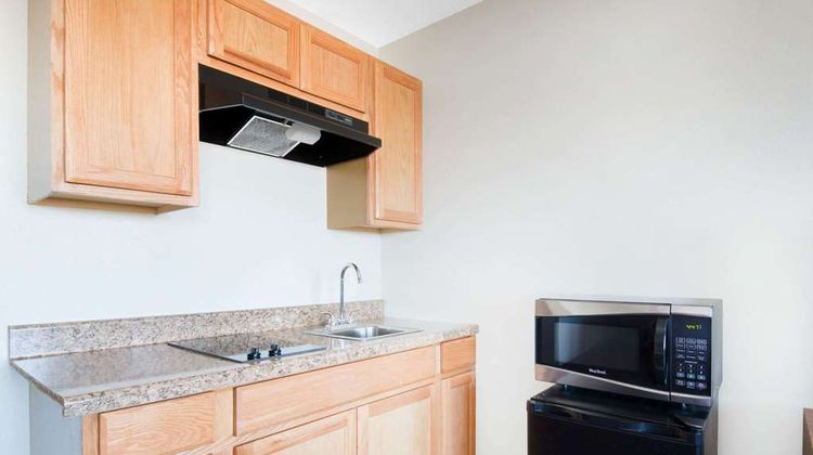 Hawthorn Suites by Wyndham Albuquerque Suite