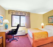 Hawthorn Suites by Wyndham Albuquerque Room