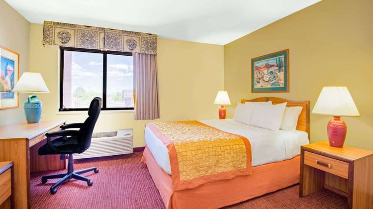 Hawthorn Suites by Wyndham Albuquerque Room