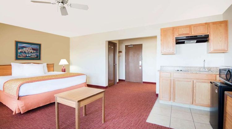 Hawthorn Suites by Wyndham Albuquerque Suite