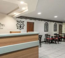 Microtel Inn & Suites by Wyndham Auburn Lobby