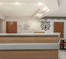 Microtel Inn & Suites by Wyndham Auburn Lobby