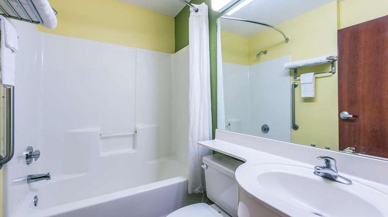<b>Microtel Inn & Suites by Wyndham Auburn Room</b>. Images powered by <a href="https://iceportal.shijigroup.com/" title="IcePortal" target="_blank">IcePortal</a>.