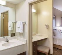 Hawthorn Extended Stay Bloomington Room