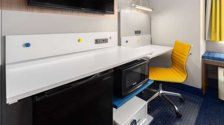 Microtel Inn & Suites by Wyndham Dover Room