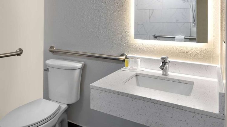Microtel Inn & Suites by Wyndham Dover Room