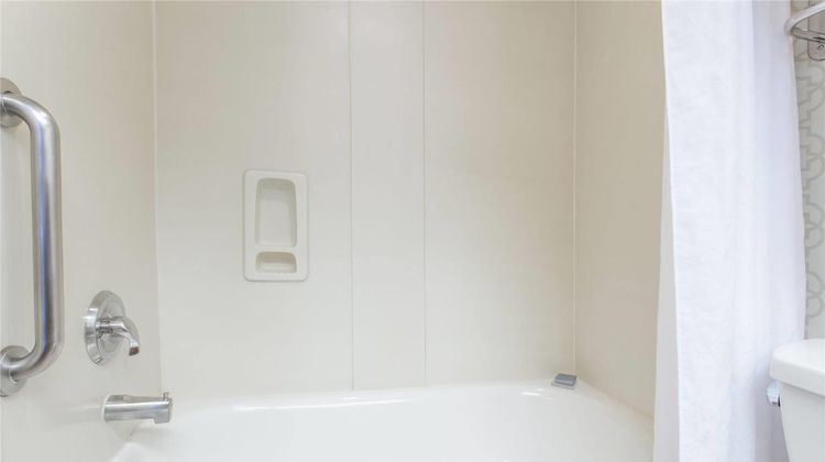 Hawthorn Suites by Wyndham Livermore Room