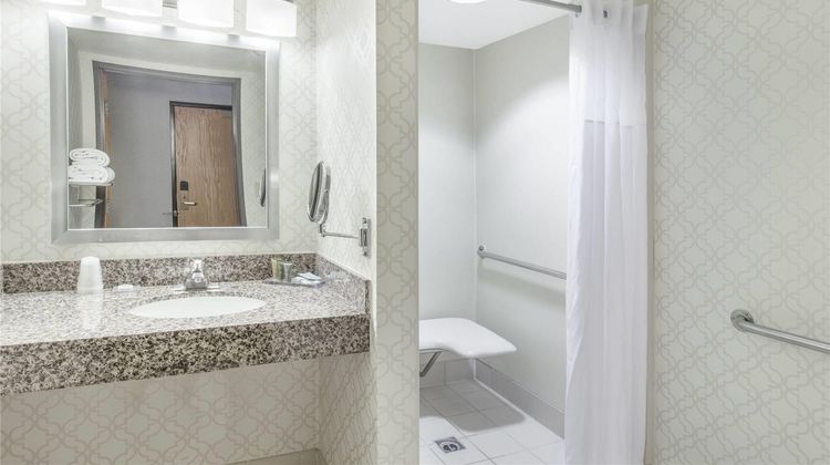 Hawthorn Suites by Wyndham Livermore Room