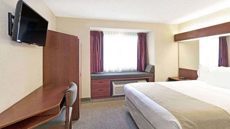 <b>Microtel Inn & Suites by Wyndham Jasper Room</b>. Images powered by <a href="https://iceportal.shijigroup.com/" title="IcePortal" target="_blank">IcePortal</a>.