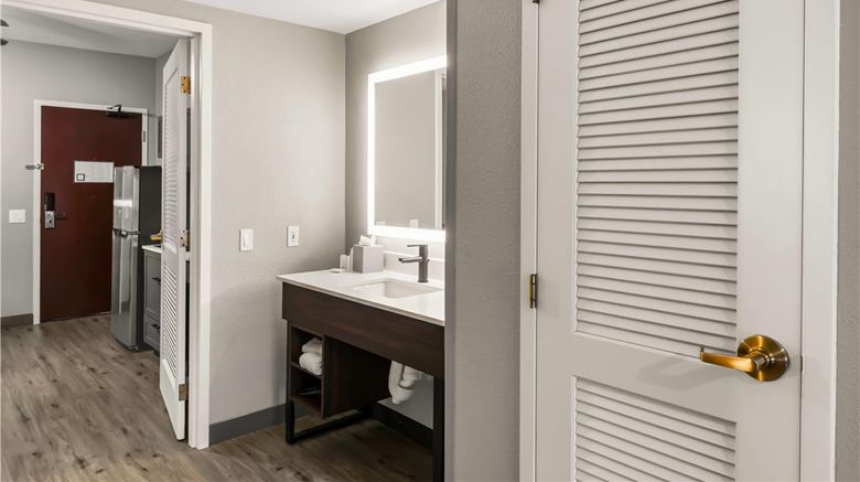 <b>Hawthorn by Wyndham College Station Room</b>. Images powered by <a href="https://iceportal.shijigroup.com/" title="IcePortal" target="_blank">IcePortal</a>.