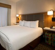 Hawthorn Suites Oakland Alameda Room
