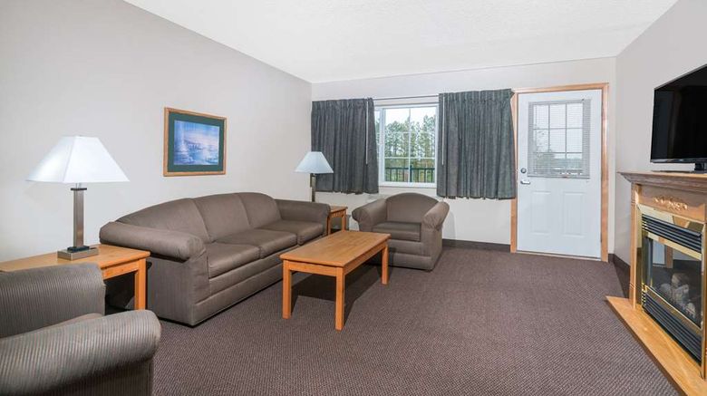 <b>Baymont Inn & Suites Baxter Brainerd Room</b>. Images powered by <a href="https://iceportal.shijigroup.com/" title="IcePortal" target="_blank">IcePortal</a>.