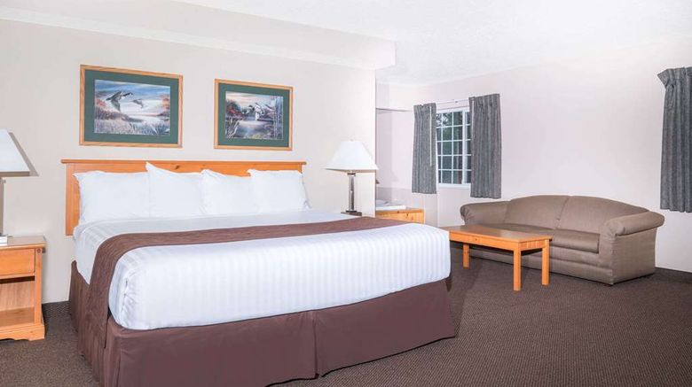 <b>Baymont Inn & Suites Baxter Brainerd Room</b>. Images powered by <a href="https://iceportal.shijigroup.com/" title="IcePortal" target="_blank">IcePortal</a>.