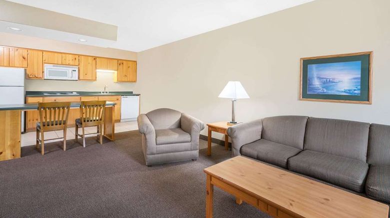 <b>Baymont Inn & Suites Baxter Brainerd Room</b>. Images powered by <a href="https://iceportal.shijigroup.com/" title="IcePortal" target="_blank">IcePortal</a>.