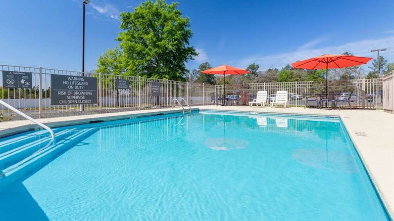 <b>La Quinta Inn & Suites Fort Eisenhower Pool</b>. Images powered by <a href="https://iceportal.shijigroup.com/" title="IcePortal" target="_blank">IcePortal</a>.