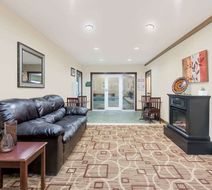 Hawthorn Extended Stay by Wyndham Seville Lobby
