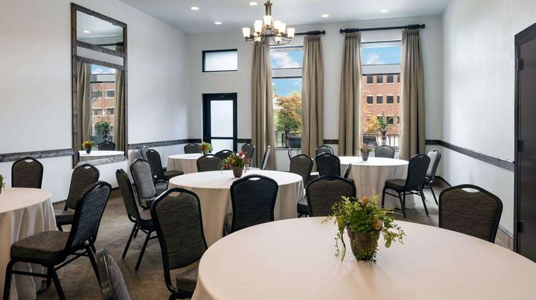<b>Hawthorn Extended Stay by Wyndham Rome Meeting</b>. Images powered by <a href="https://iceportal.shijigroup.com/" title="IcePortal" target="_blank">IcePortal</a>.