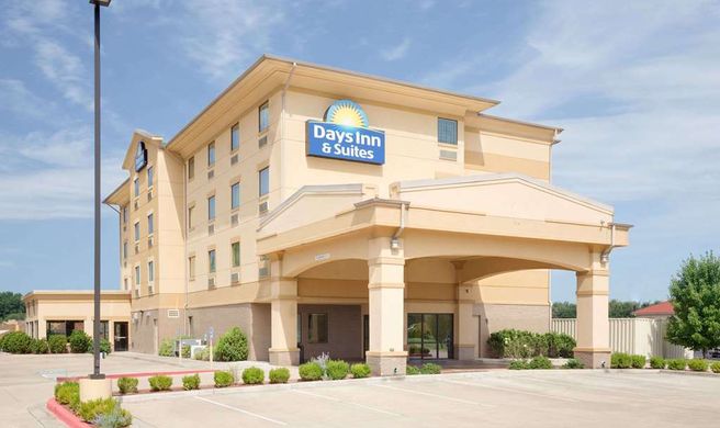 Days Inn & Suites Russellville Exterior