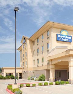 Days Inn & Suites Russellville