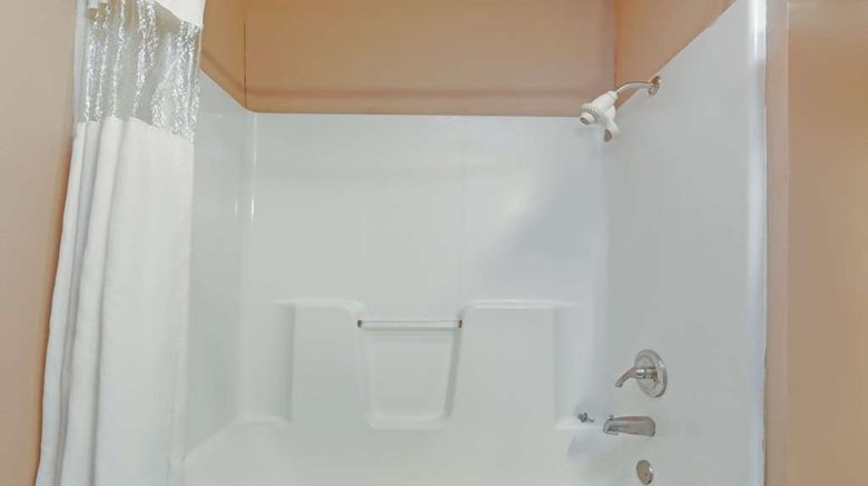 <b>Days Inn Granbury Room</b>. Images powered by <a href="https://iceportal.shijigroup.com/" title="IcePortal" target="_blank">IcePortal</a>.