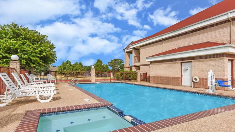 Days Inn Granbury Pool