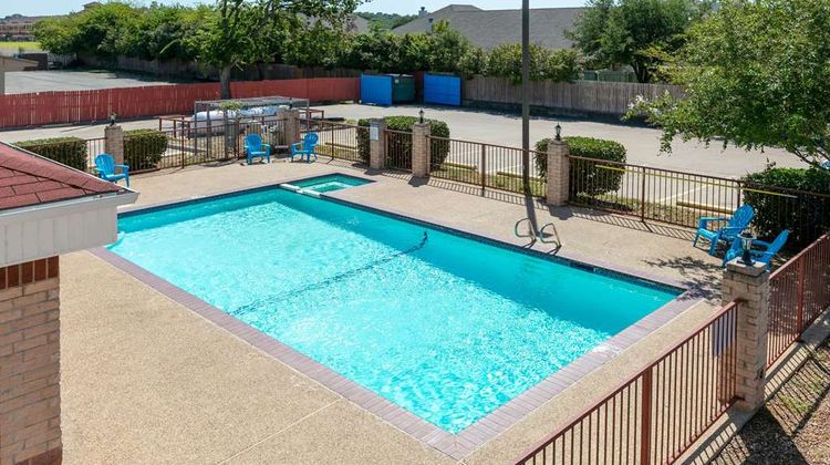 Days Inn Granbury Pool