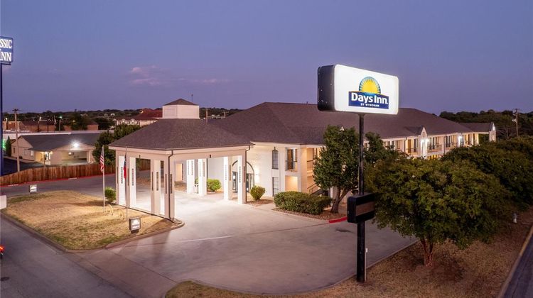 Days Inn Granbury Exterior