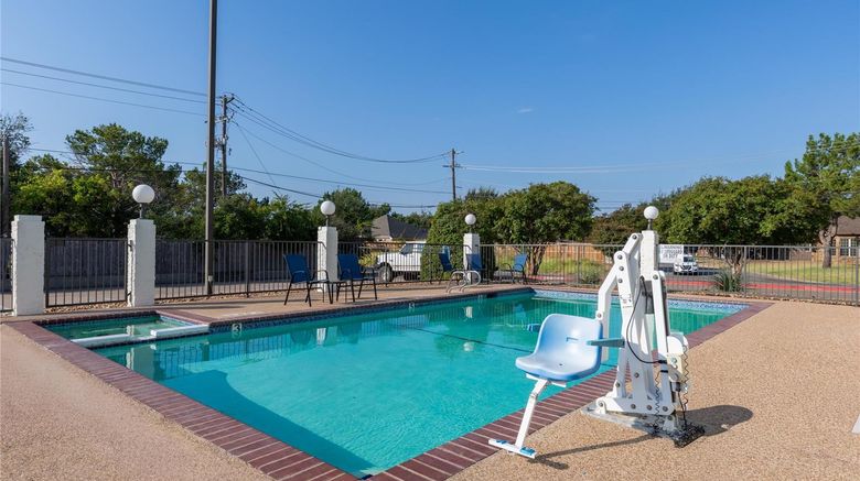 <b>Days Inn Granbury Pool</b>. Images powered by <a href="https://iceportal.shijigroup.com/" title="IcePortal" target="_blank">IcePortal</a>.