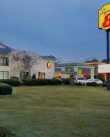 Super 8 Lancaster