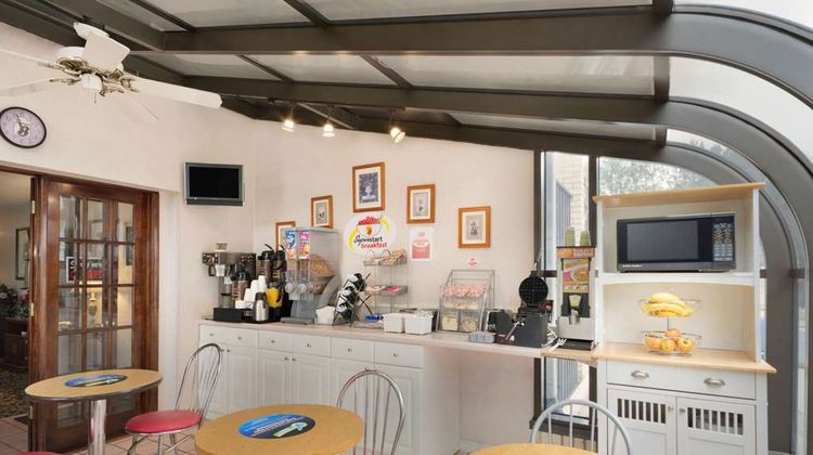 Super 8 Lancaster Restaurant