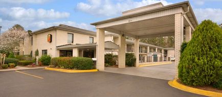 Super 8 Lancaster Exterior