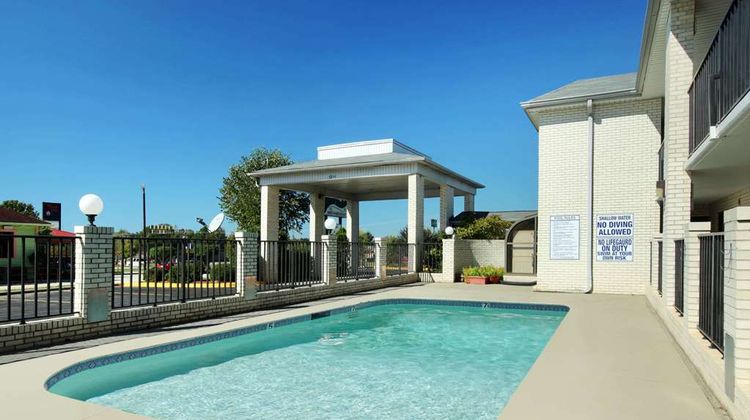 Super 8 Lancaster Pool