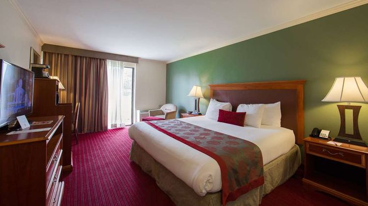 Ramada Intercontinental Airport East Room