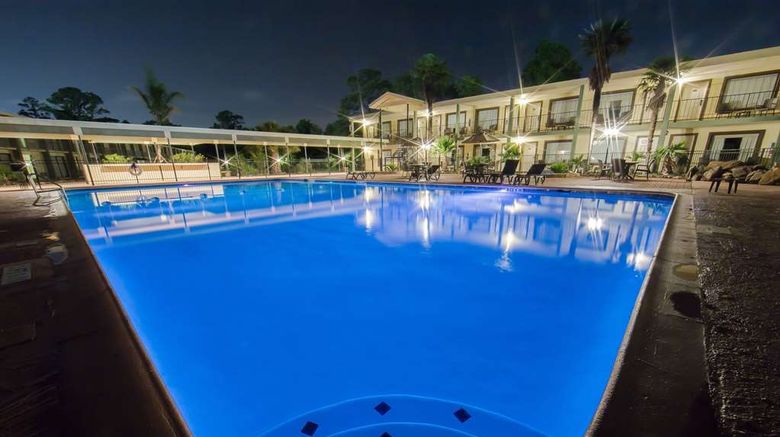 <b>Ramada Intercontinental Airport East Pool</b>. Images powered by <a href="https://iceportal.shijigroup.com/" title="IcePortal" target="_blank">IcePortal</a>.