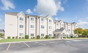 Microtel Inn & Suites by Wyndham Rogers