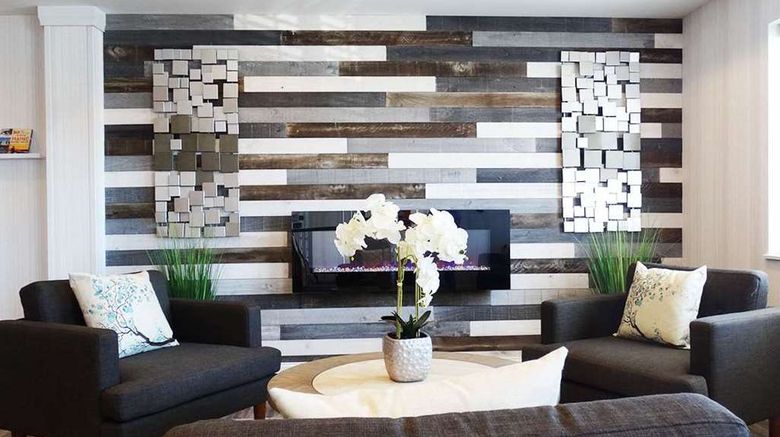 <b>Microtel Inn & Suites by Wyndham York Lobby</b>. Images powered by <a href="https://iceportal.shijigroup.com/" title="IcePortal" target="_blank">IcePortal</a>.