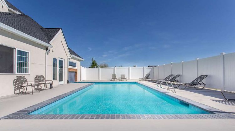 Microtel Inn & Suites Klamath Falls Pool