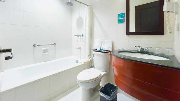Microtel Inn & Suites Cabanatuan Suite