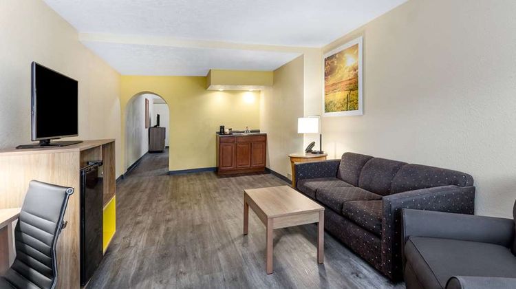Days Inn & Suites Clovis Suite