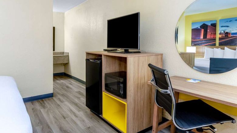 <b>Days Inn & Suites Clovis Room</b>. Images powered by <a href="https://iceportal.shijigroup.com/" title="IcePortal" target="_blank">IcePortal</a>.