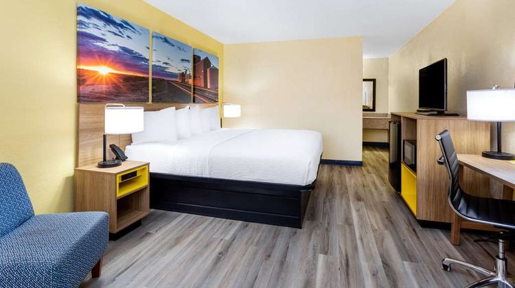 Days Inn & Suites Clovis Room