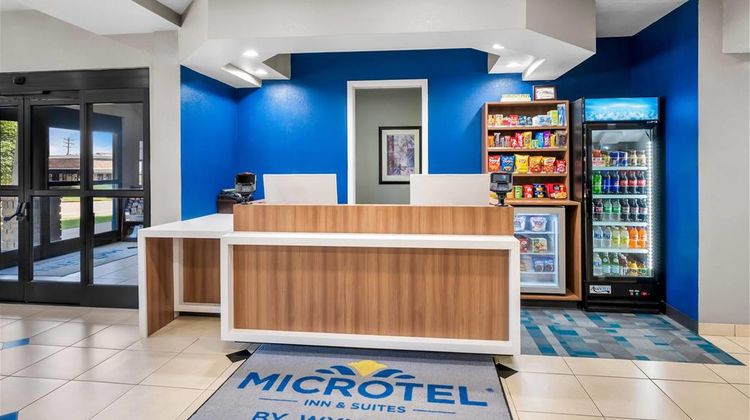 Microtel Inn & Suites by Wyndham Conway Lobby
