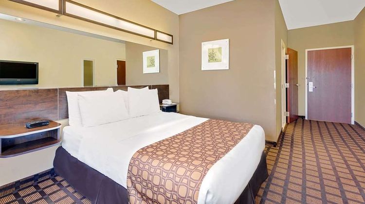 Microtel Inn & Suites by Wyndham Perry Room