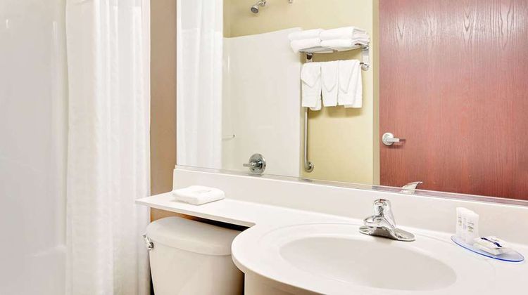 Microtel Inn & Suites by Wyndham Perry Room